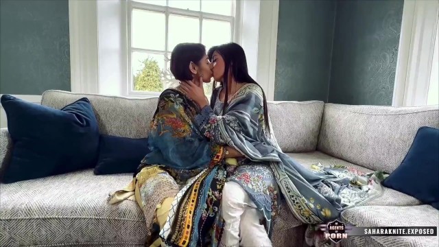 640px x 360px - Indian Bhabhi Sahara Knite Seduces her Brothers Wife - Pornhub.com