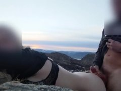 Tinder date ends with sex in public on hiking trail
