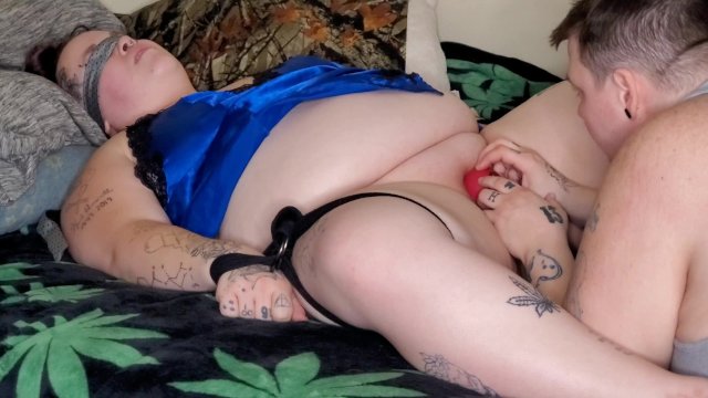 Bbw takes fingers and rose while tied up