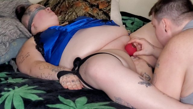 Bbw takes fingers and rose while tied up