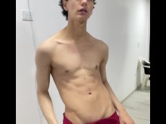 Erotic twink movin his ass