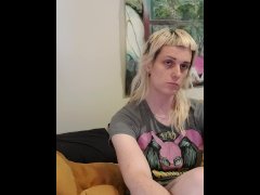 Trans hottie finger fucks herself to porn