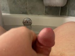 Making myself cum in the tub