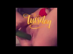 Watch me squirt while fucking a cucumber