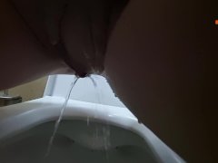 Sexy MILF peeing in mall toilet. Closeup pissing. (ep 695) 4K