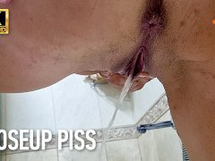 Sexy MILF close up pissing. Golden Rain. Close-up pussy. 4K (ep 727)